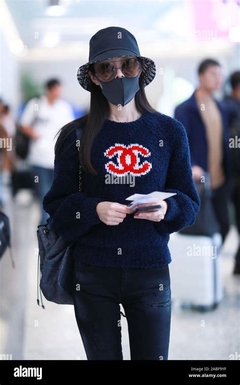 maglione chanel foglie dorate vendita|CHANEL.